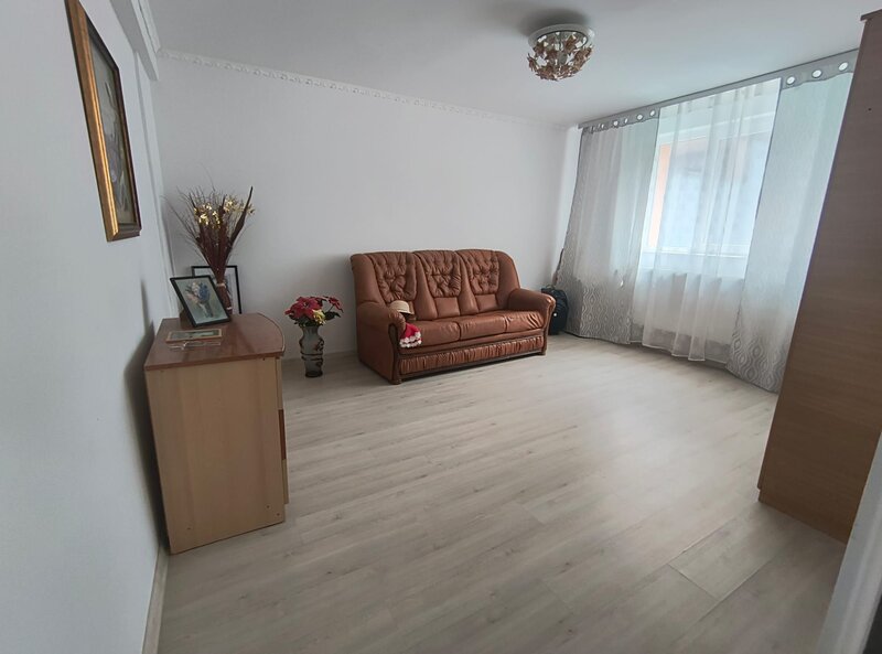 Camil Ressu- Ramnicu Sarat- adiacent- Fizicienilor curte+piscina